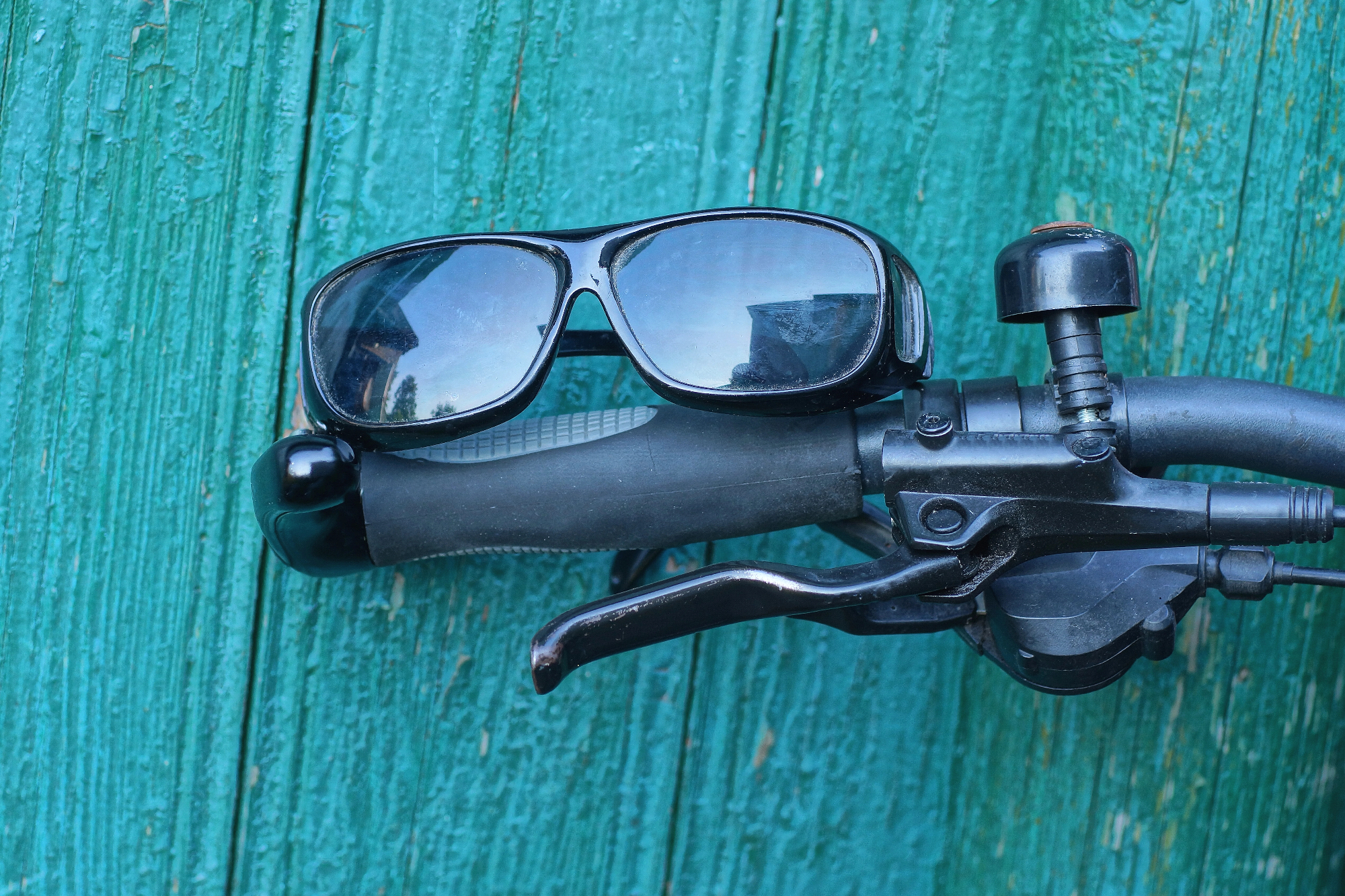 Za boljšo varnost se nosijo športna očala in ne kot modni dodatek